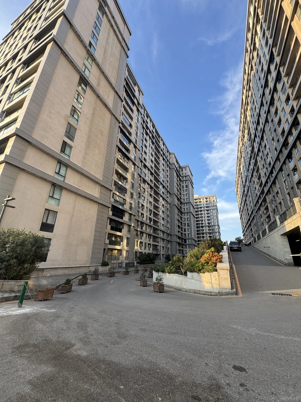 Satılır 2 otaqlı mənzil 82 m²