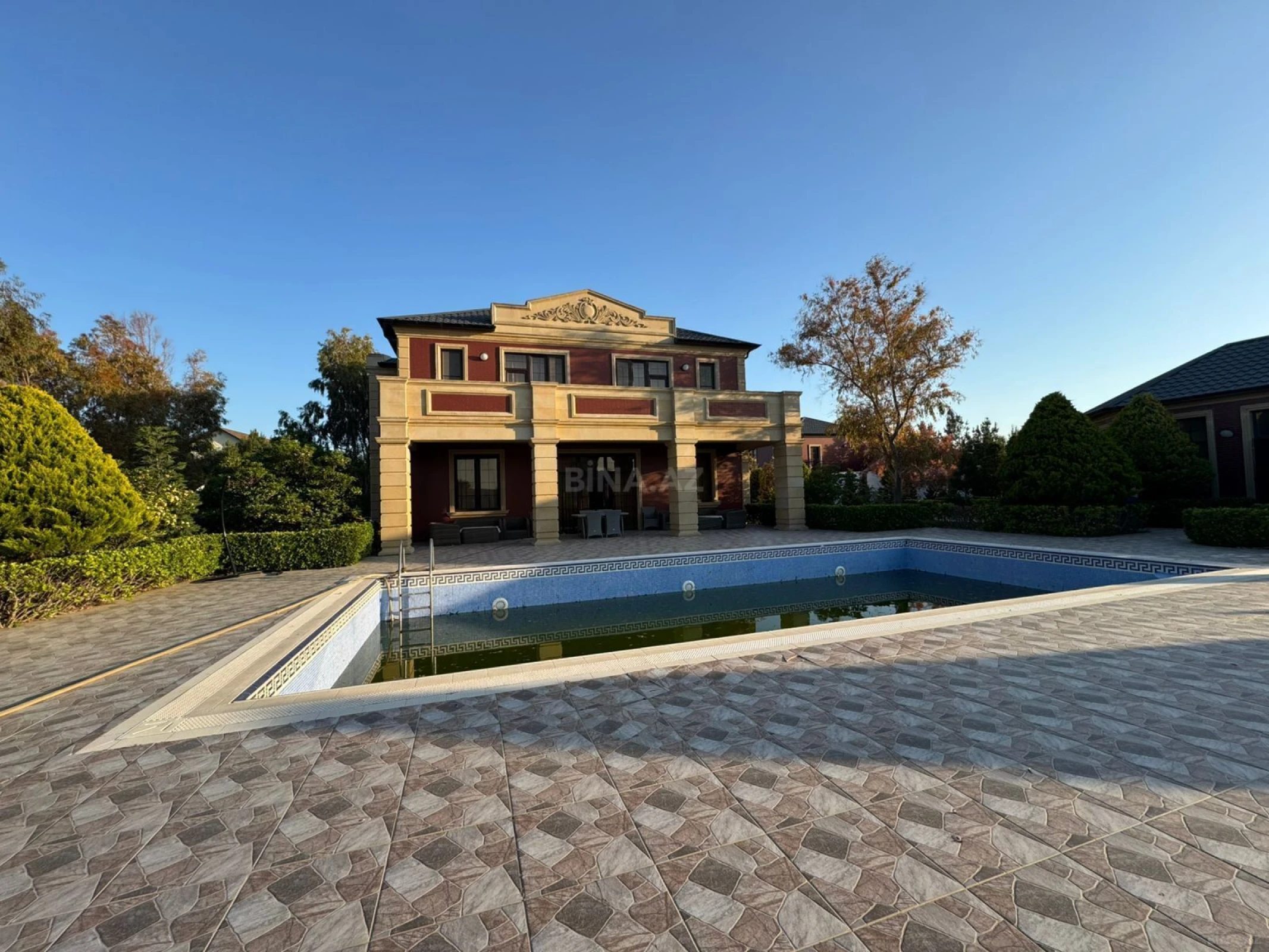 Kirayə verilir 7 otaqlı həyət evi 360 m²