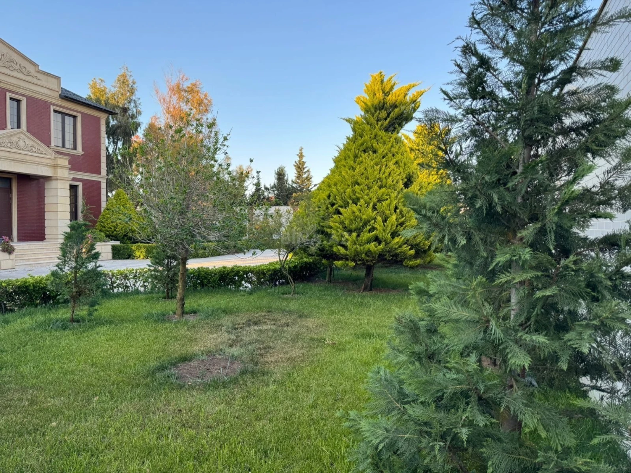 Kirayə verilir 7 otaqlı həyət evi 360 m²