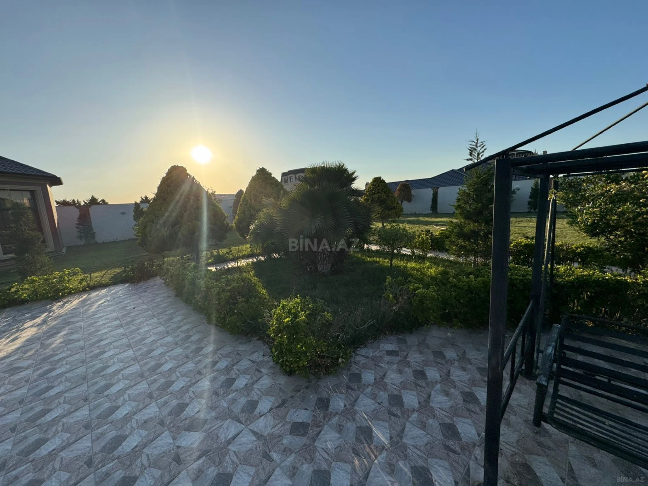 Kirayə verilir 7 otaqlı həyət evi 360 m²