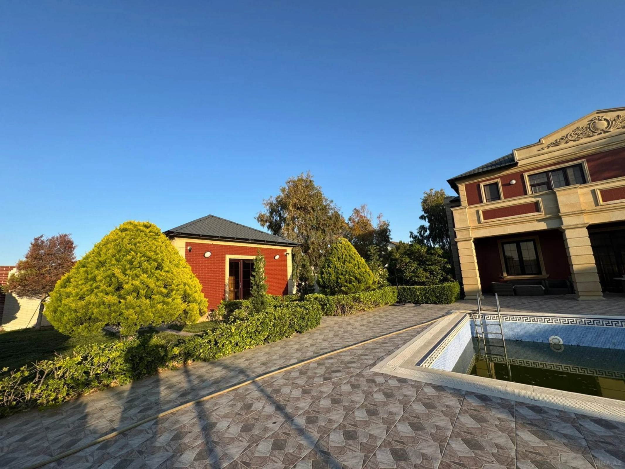 Kirayə verilir 7 otaqlı həyət evi 360 m²