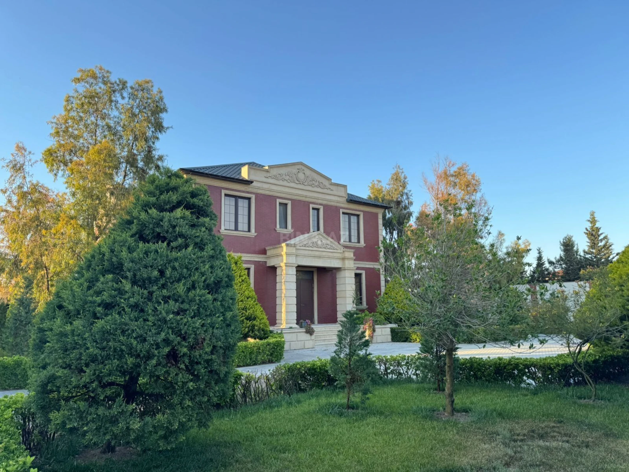 Kirayə verilir 7 otaqlı həyət evi 360 m²