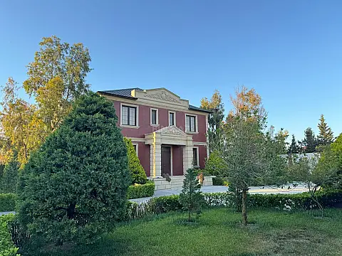 Kirayə verilir 7 otaqlı həyət evi 360 m²