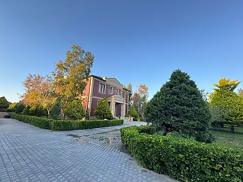 Kirayə verilir 7 otaqlı həyət evi 360 m²