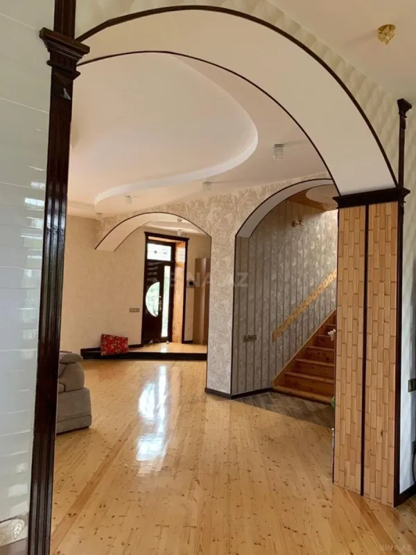 Kirayə verilir 7 otaqlı həyət evi 360 m²