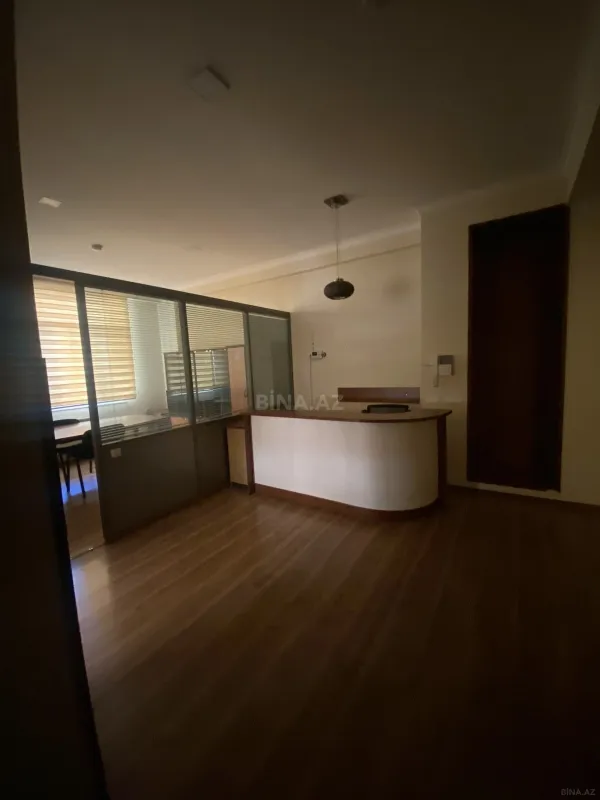 Kirayə verilir 6 otaqlı ofis 200 m²