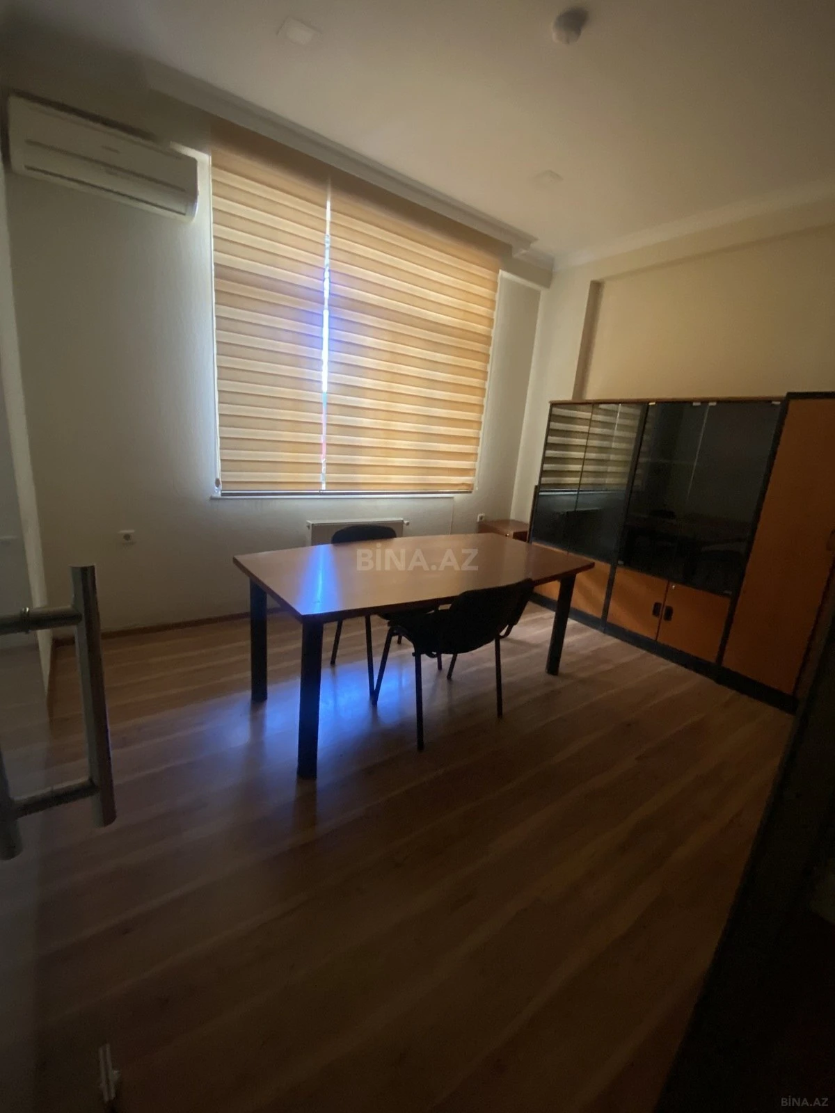 Kirayə verilir 6 otaqlı ofis 200 m²