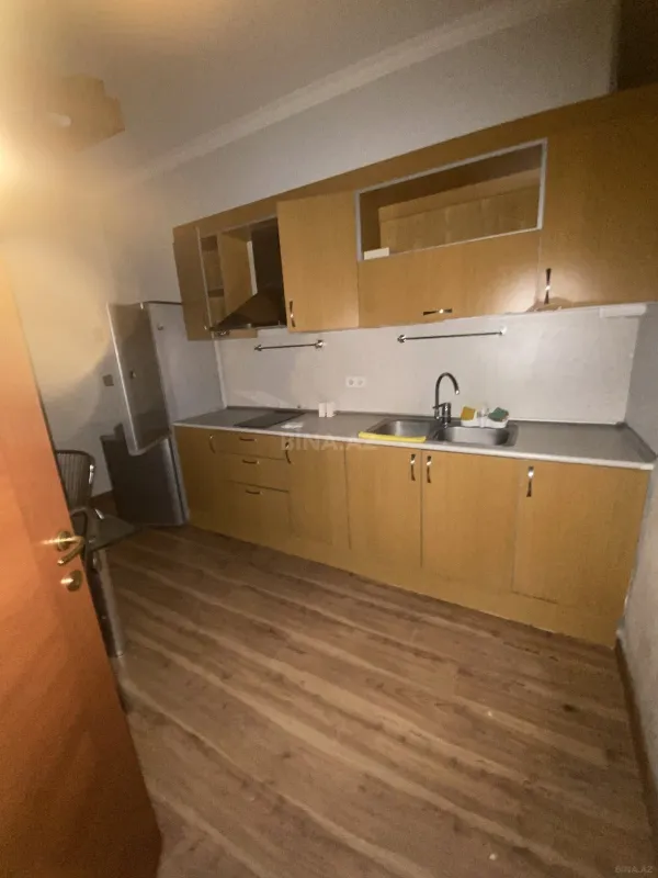 Kirayə verilir 6 otaqlı ofis 200 m²