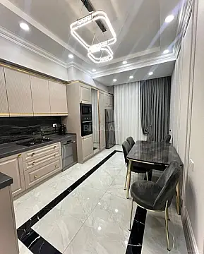 Satılır 3 otaqlı mənzil 135 m²