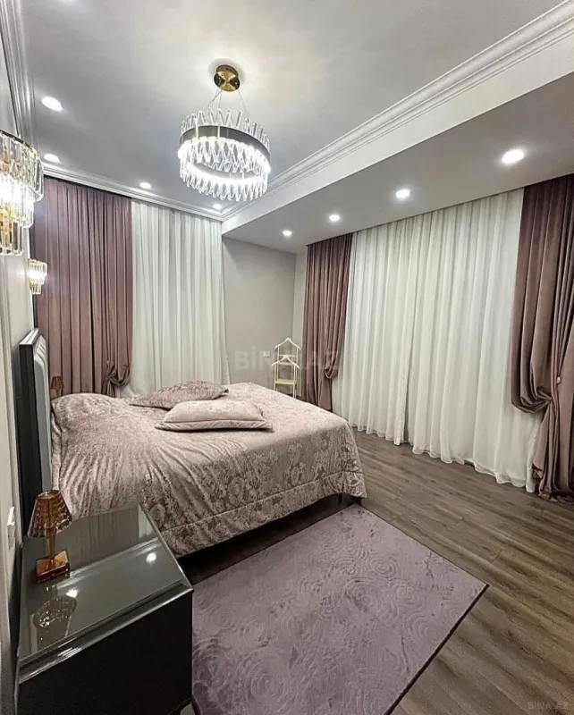 Satılır 3 otaqlı mənzil 135 m²
