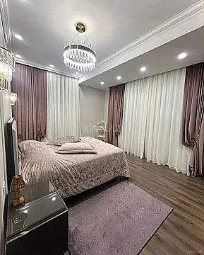 Satılır 3 otaqlı mənzil 135 m²