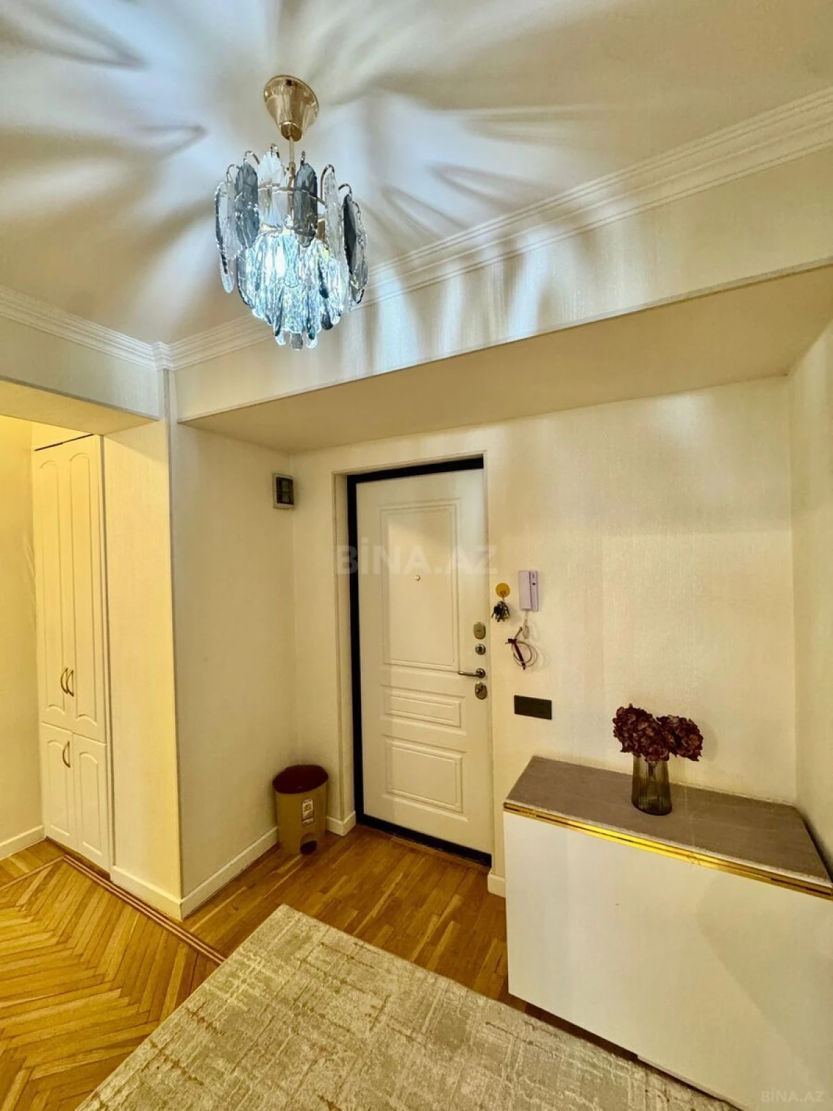 Satılır 2 otaqlı mənzil 69 m²