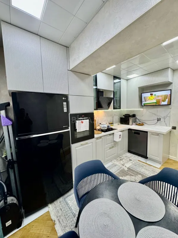 Satılır 2 otaqlı mənzil 69 m²