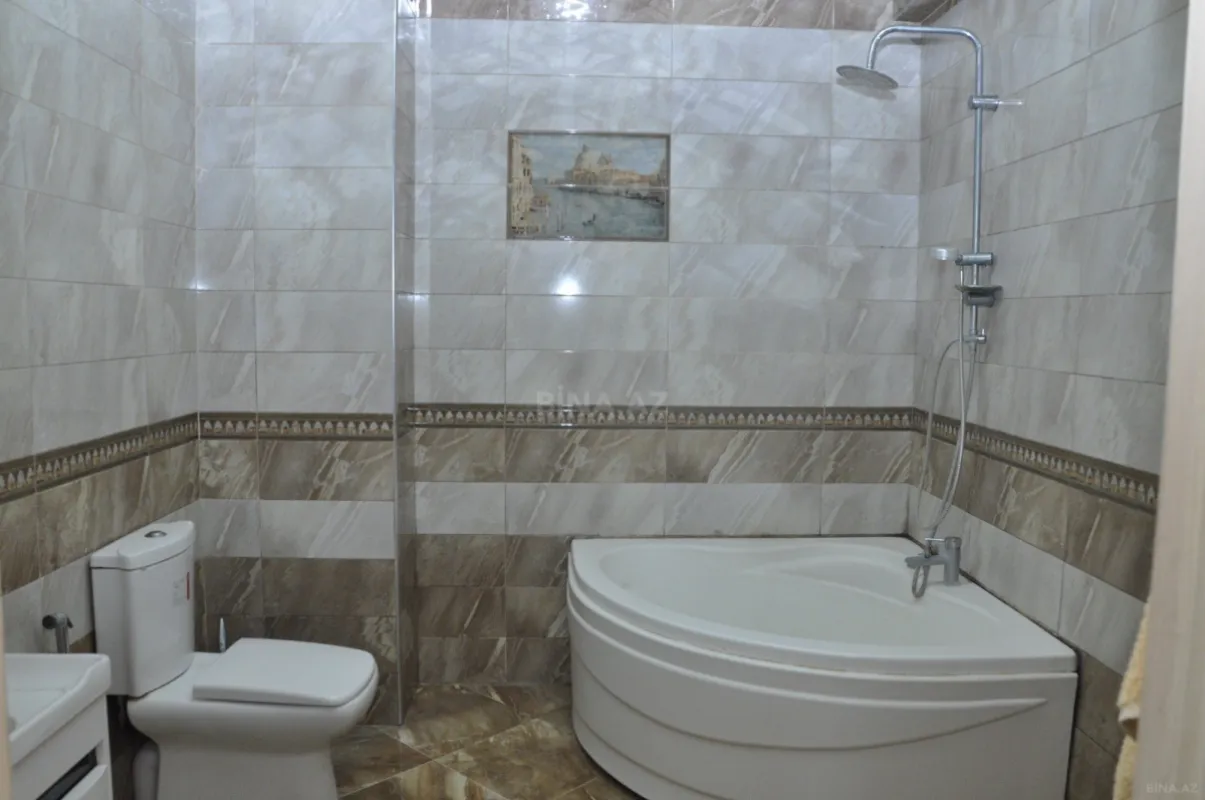 Satılır 4 otaqlı mənzil 195 m²