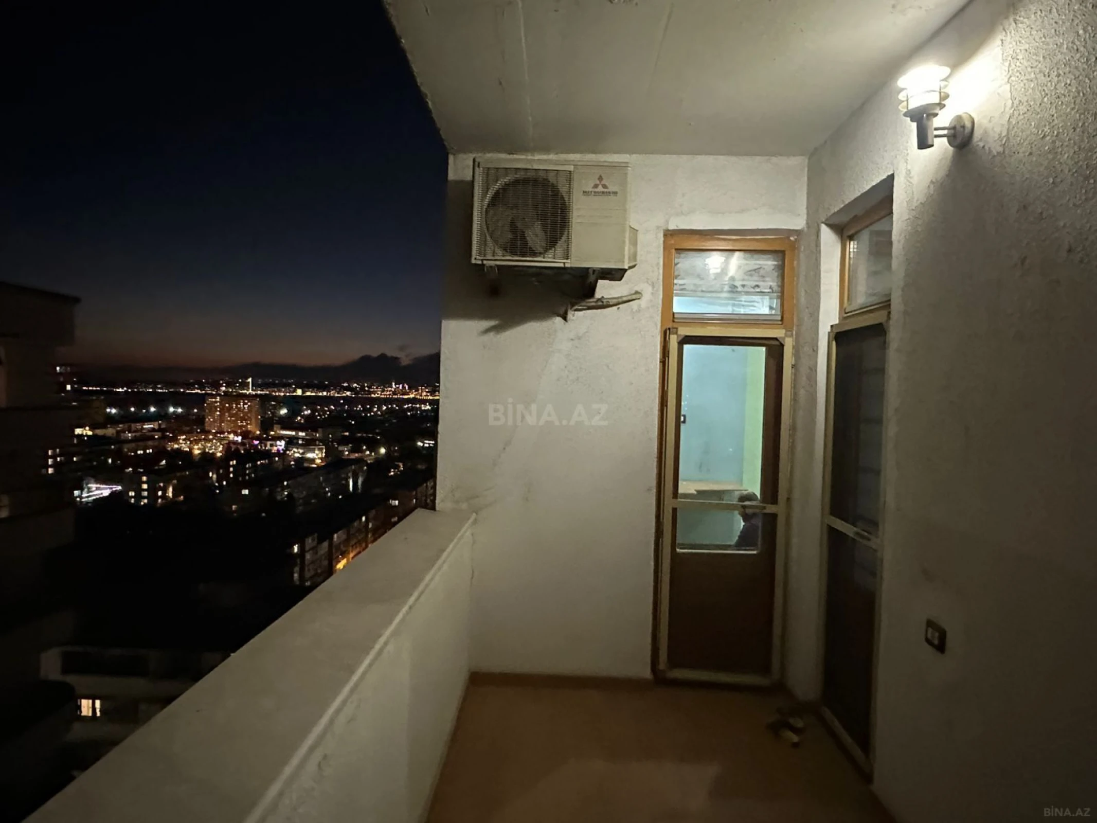 Satılır 3 otaqlı mənzil 129 m²