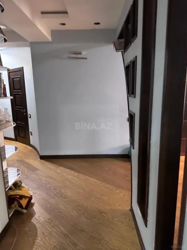 Satılır 3 otaqlı mənzil 129 m²