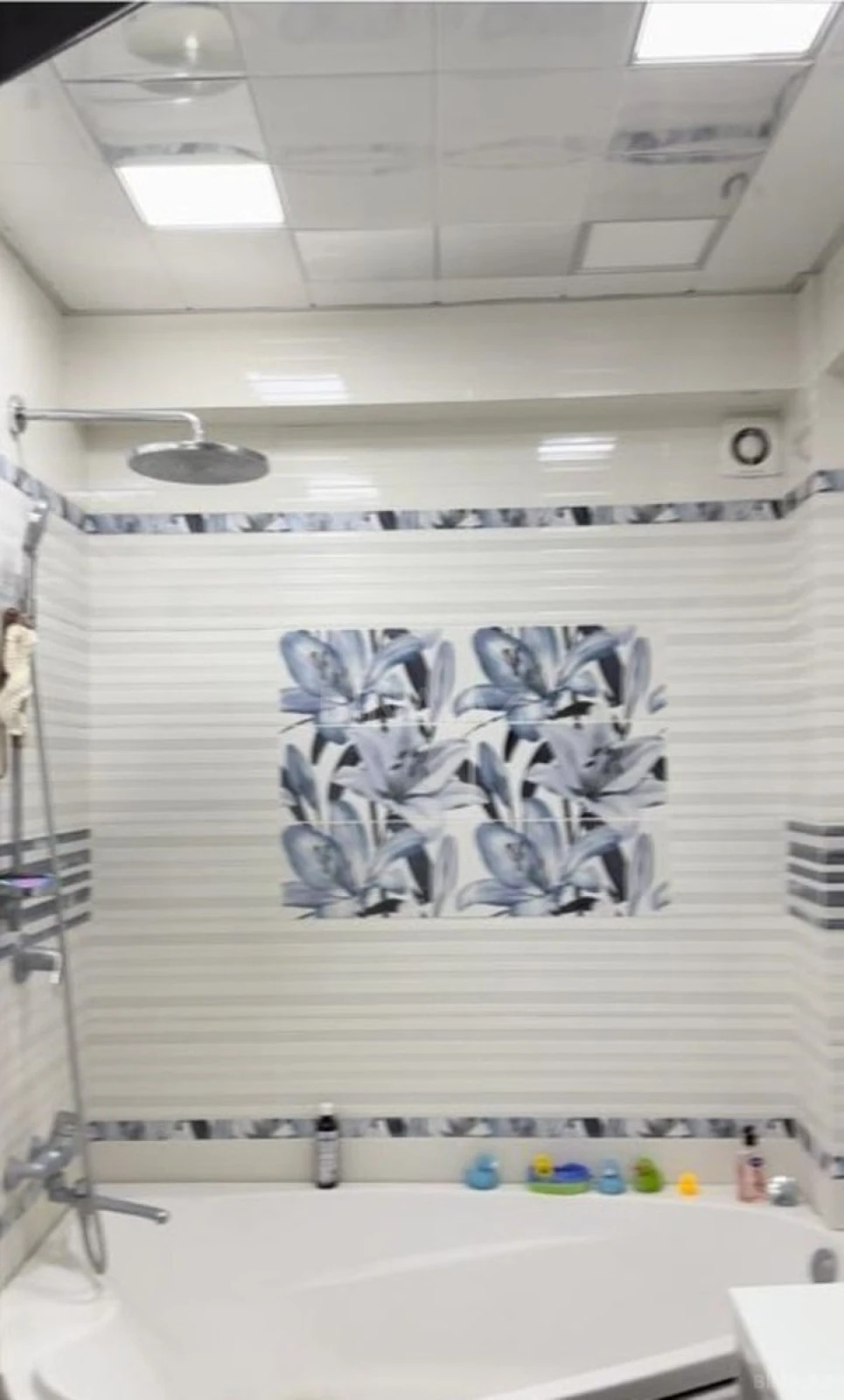 Satılır 3 otaqlı mənzil 129 m²