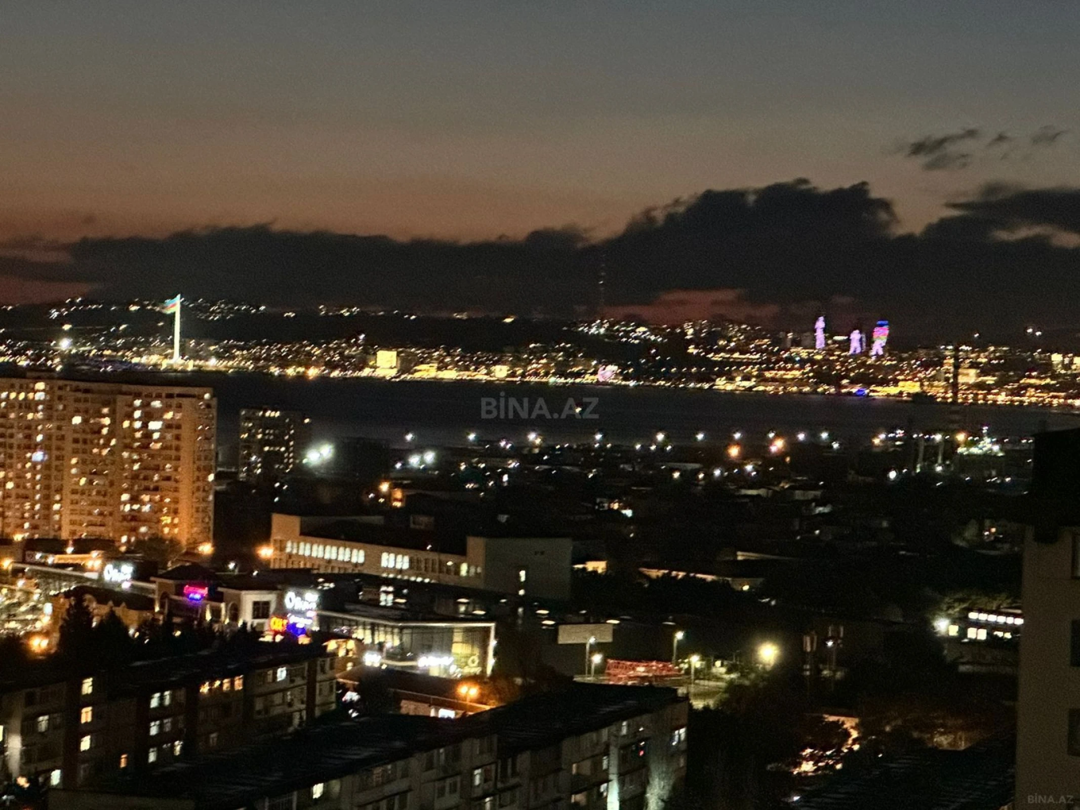 Satılır 3 otaqlı mənzil 129 m²