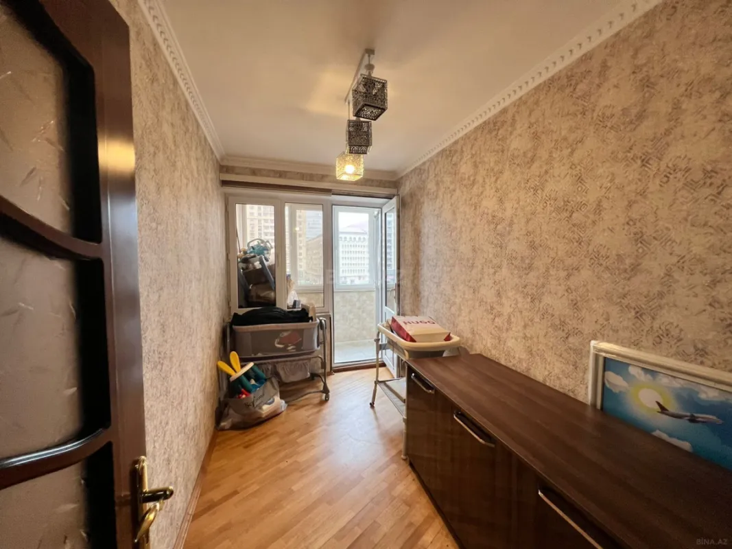 Satılır 4 otaqlı mənzil 85 m²
