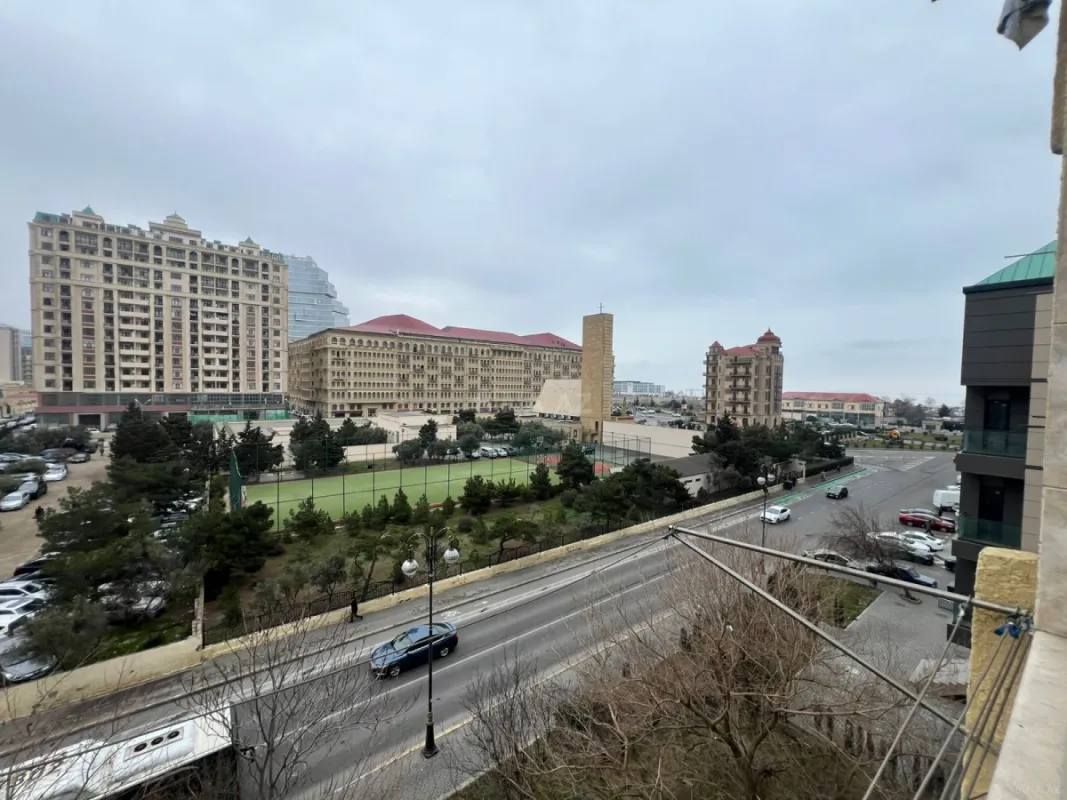 Satılır 4 otaqlı mənzil 85 m²