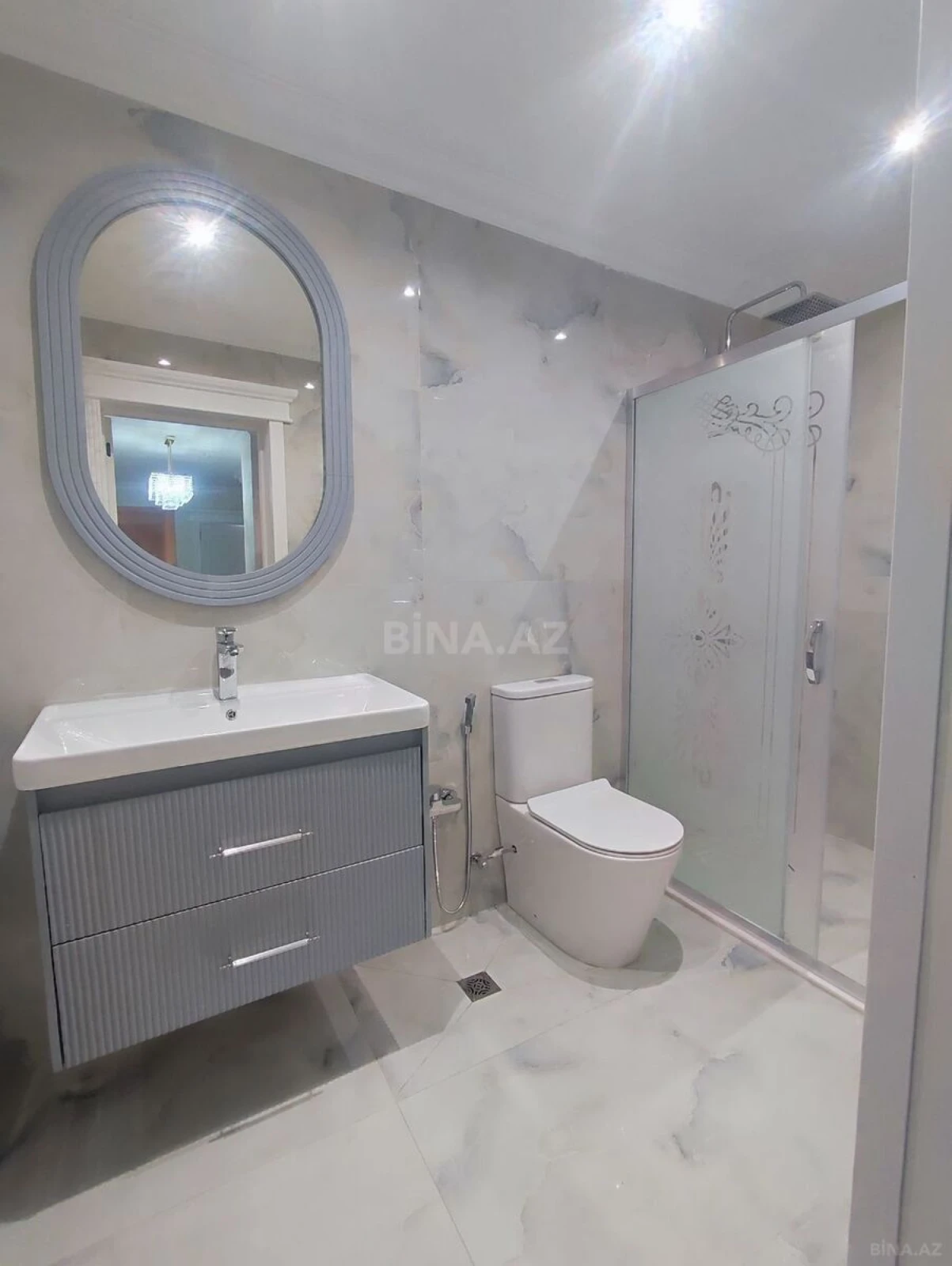 Satılır 4 otaqlı mənzil 122 m²