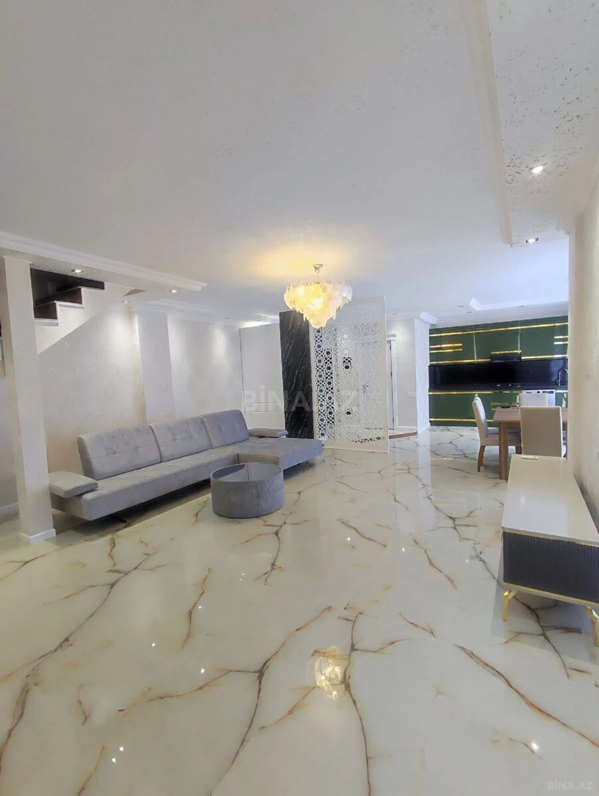 Satılır 4 otaqlı mənzil 122 m²