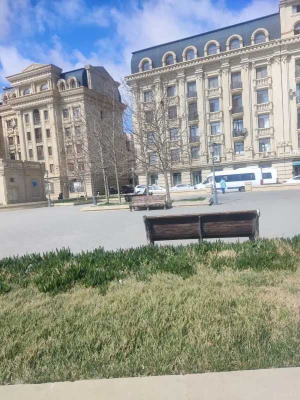 Satılır 4 otaqlı mənzil 122 m²