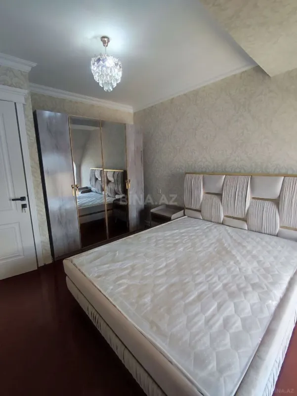 Satılır 4 otaqlı mənzil 122 m²