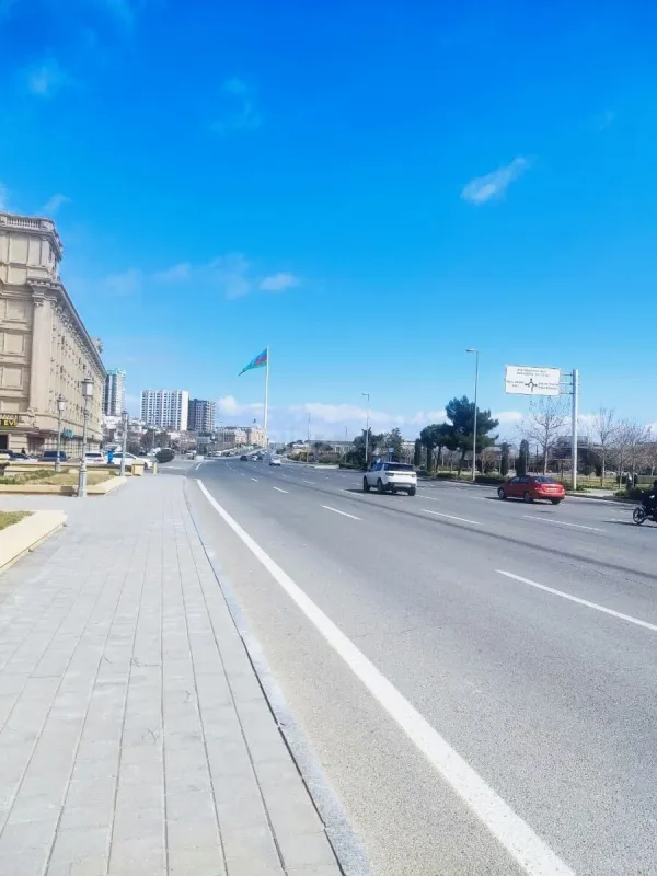 Satılır 4 otaqlı mənzil 122 m²