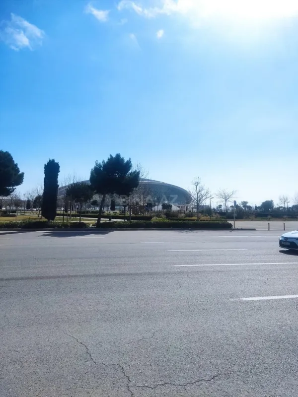 Satılır 4 otaqlı mənzil 122 m²