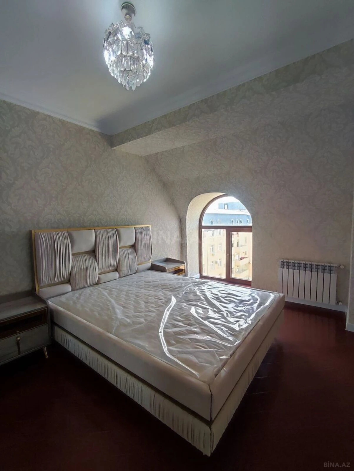 Satılır 4 otaqlı mənzil 122 m²