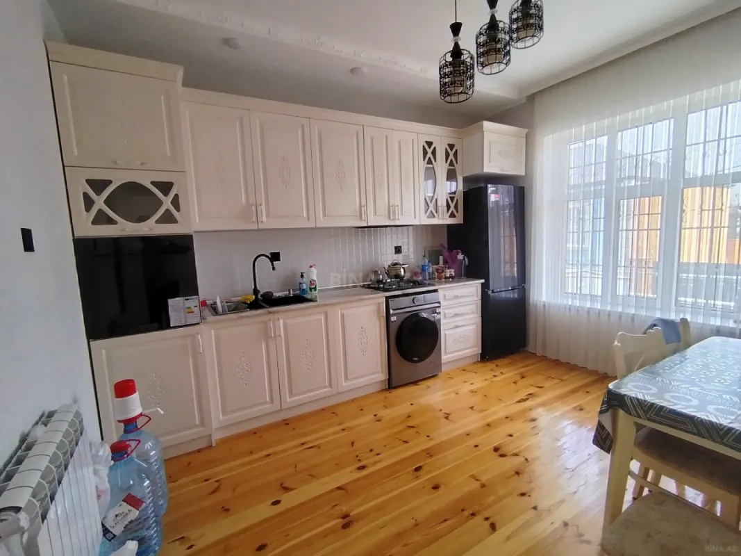 Satılır 4 otaqlı həyət evi 200 m²