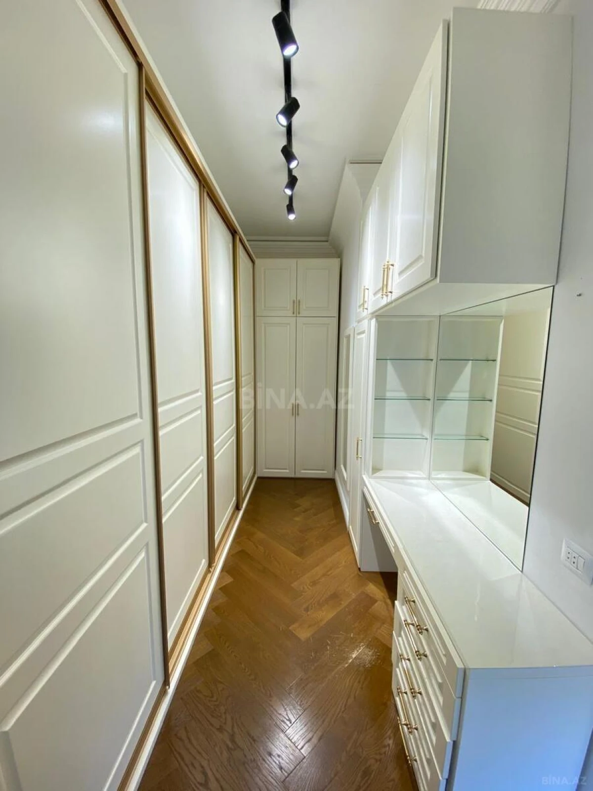 Kirayə verilir 2 otaqlı mənzil 110 m²