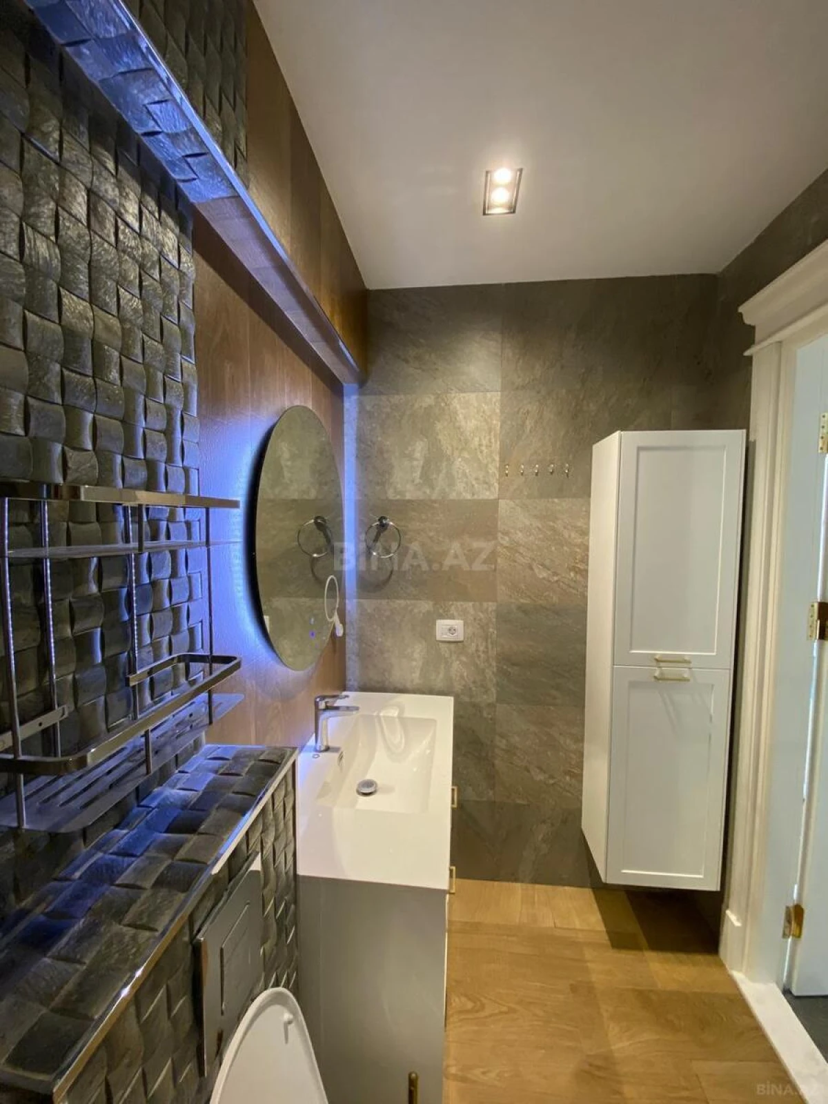 Kirayə verilir 2 otaqlı mənzil 110 m²