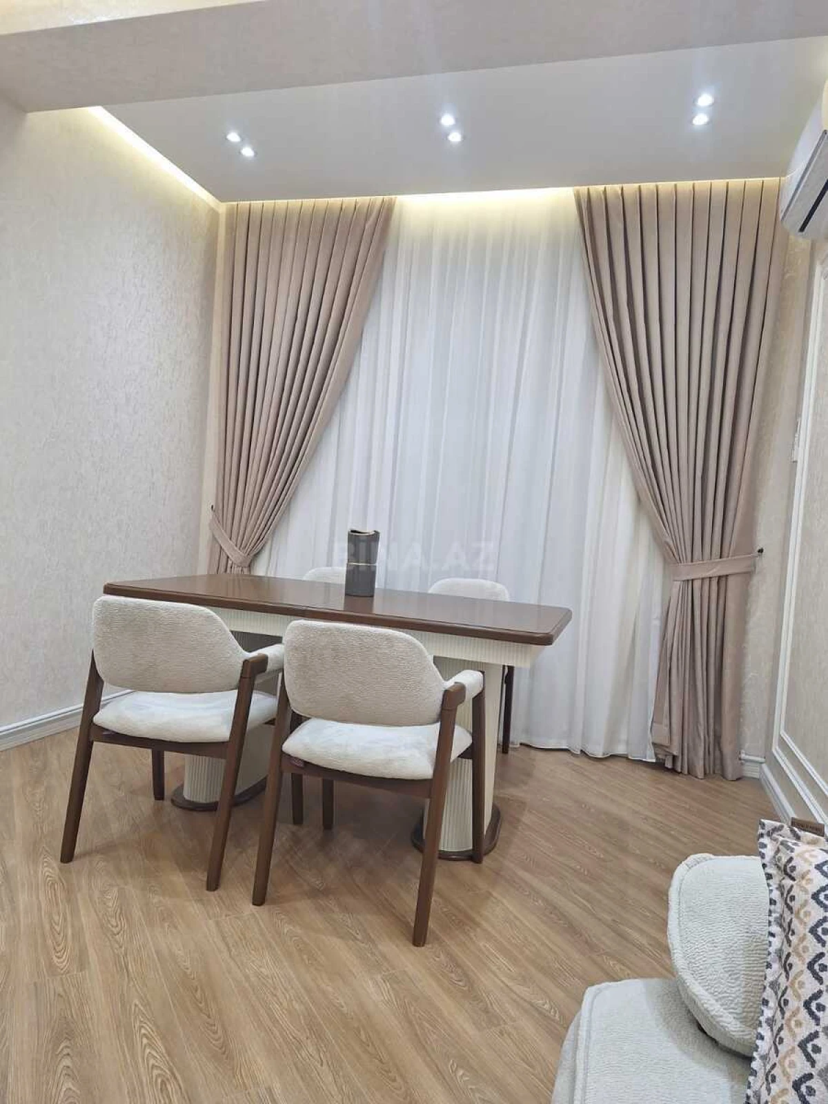 Satılır 2 otaqlı mənzil 70 m²