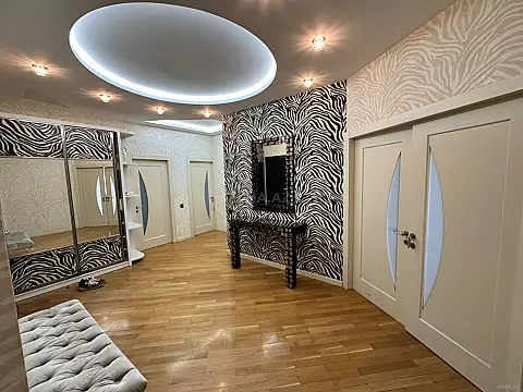 Satılır 4 otaqlı mənzil 176 m²