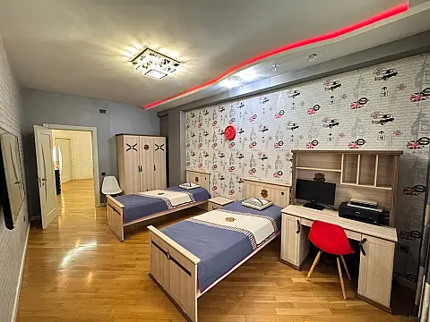 Satılır 4 otaqlı mənzil 176 m²