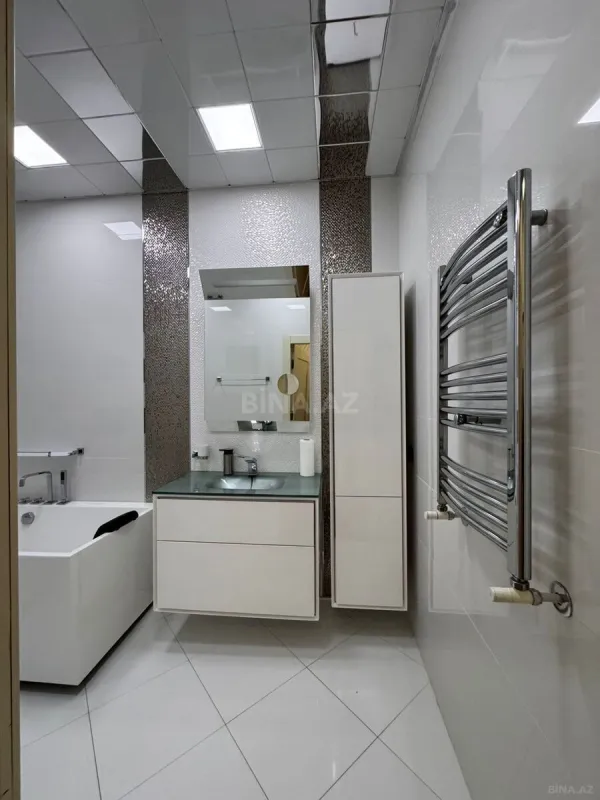 Satılır 4 otaqlı mənzil 176 m²