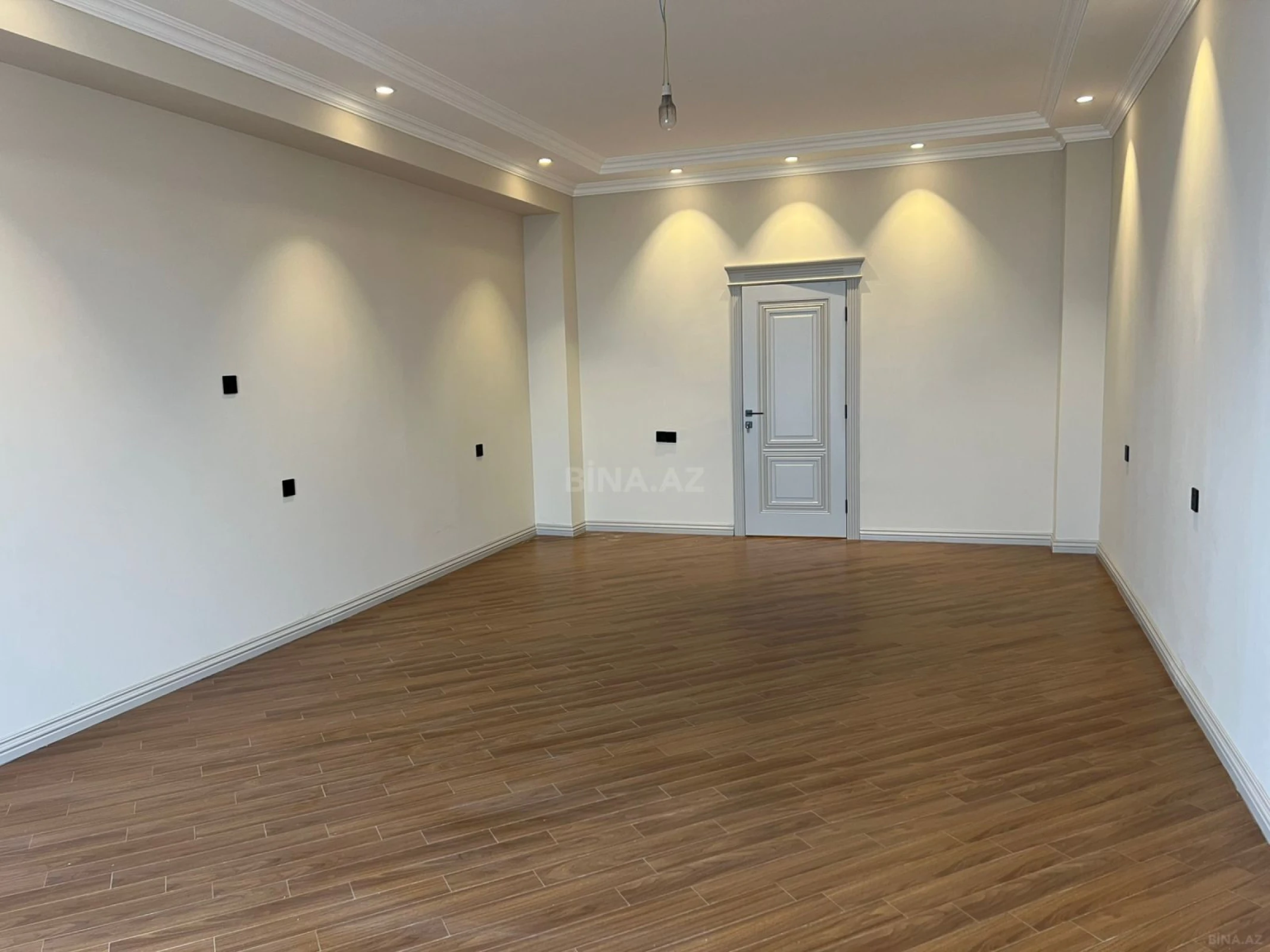 Satılır 4 otaqlı mənzil 200 m²