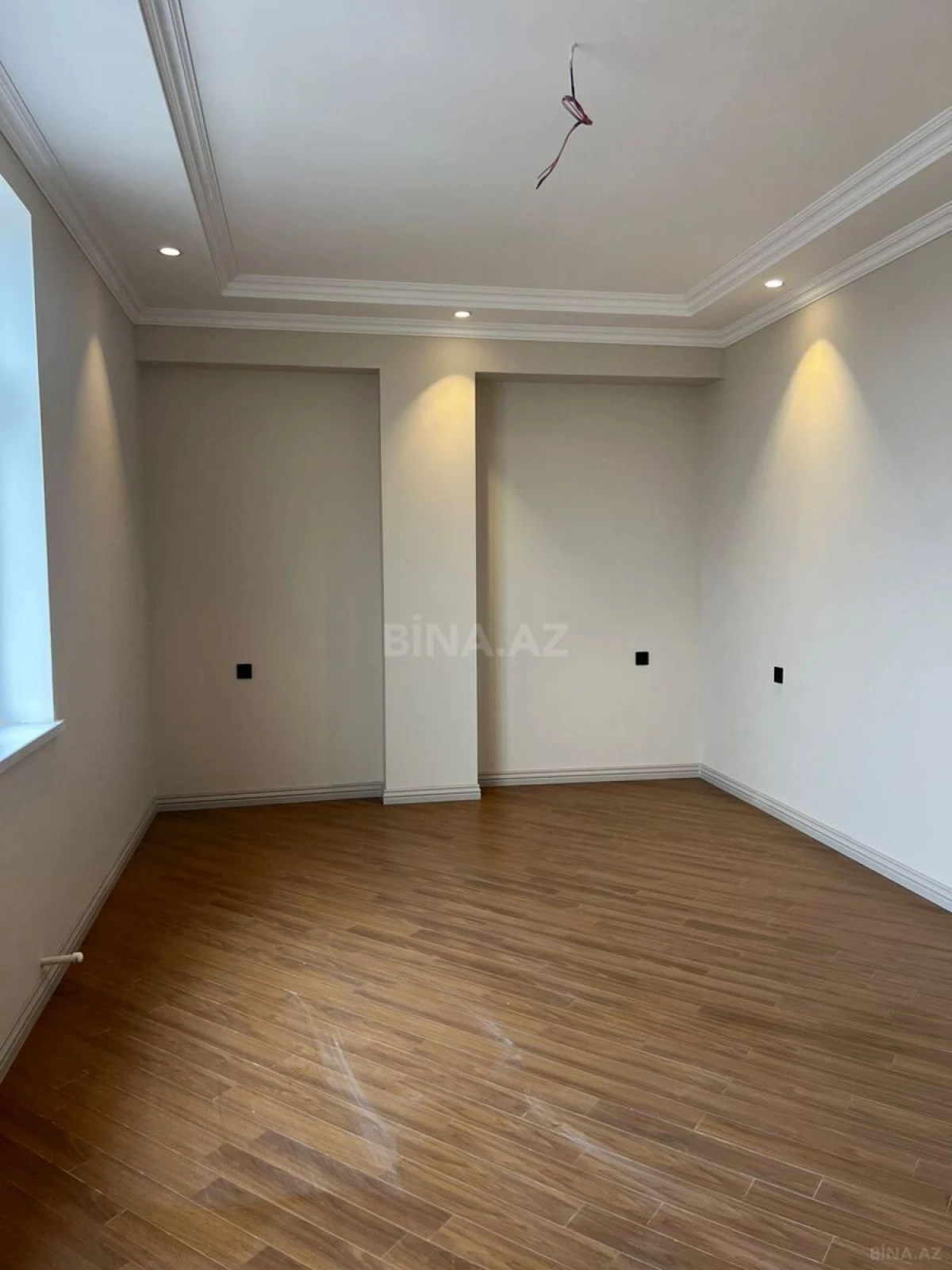 Satılır 4 otaqlı mənzil 200 m²