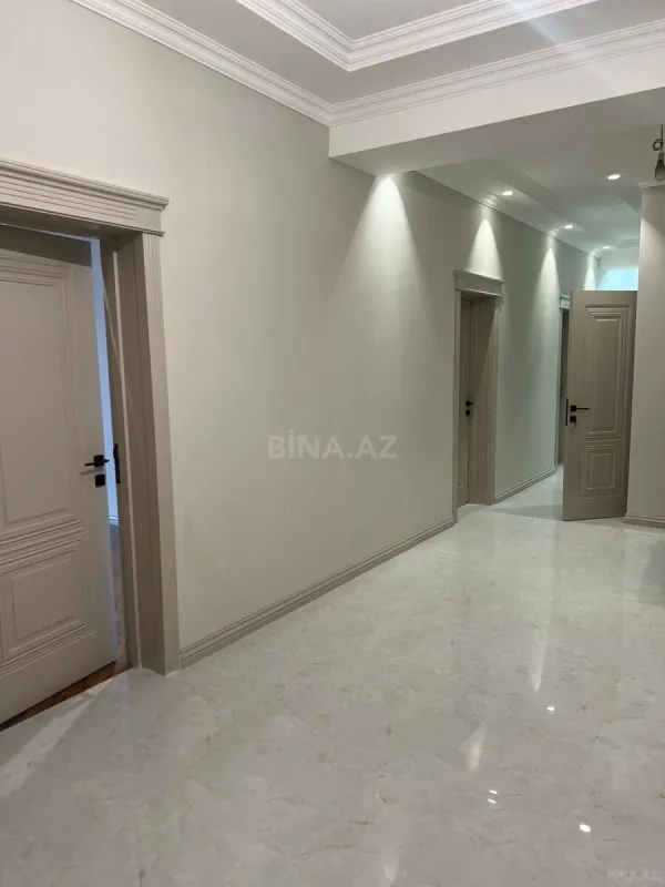 Satılır 4 otaqlı mənzil 200 m²