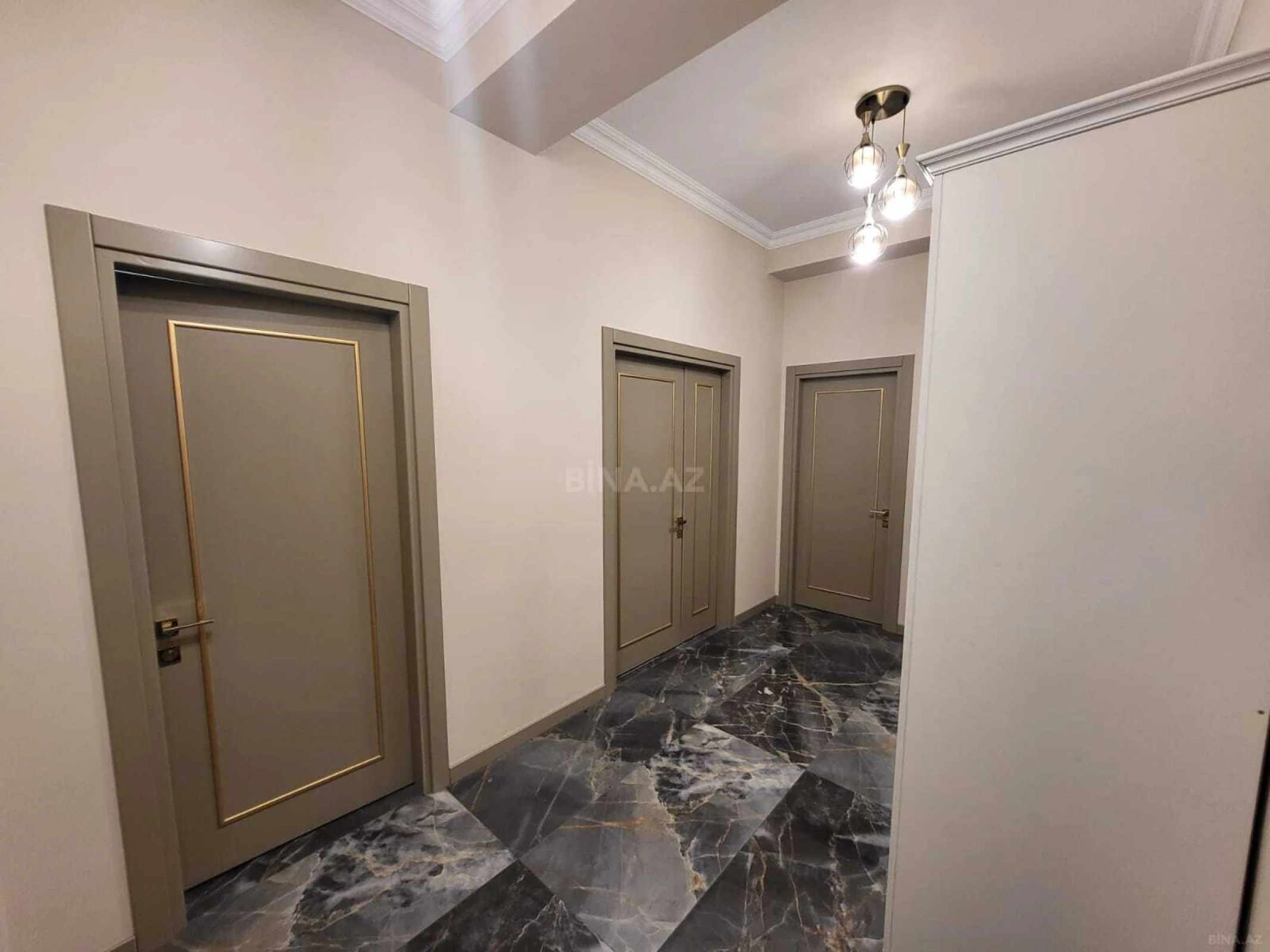 Satılır 3 otaqlı mənzil 110 m²