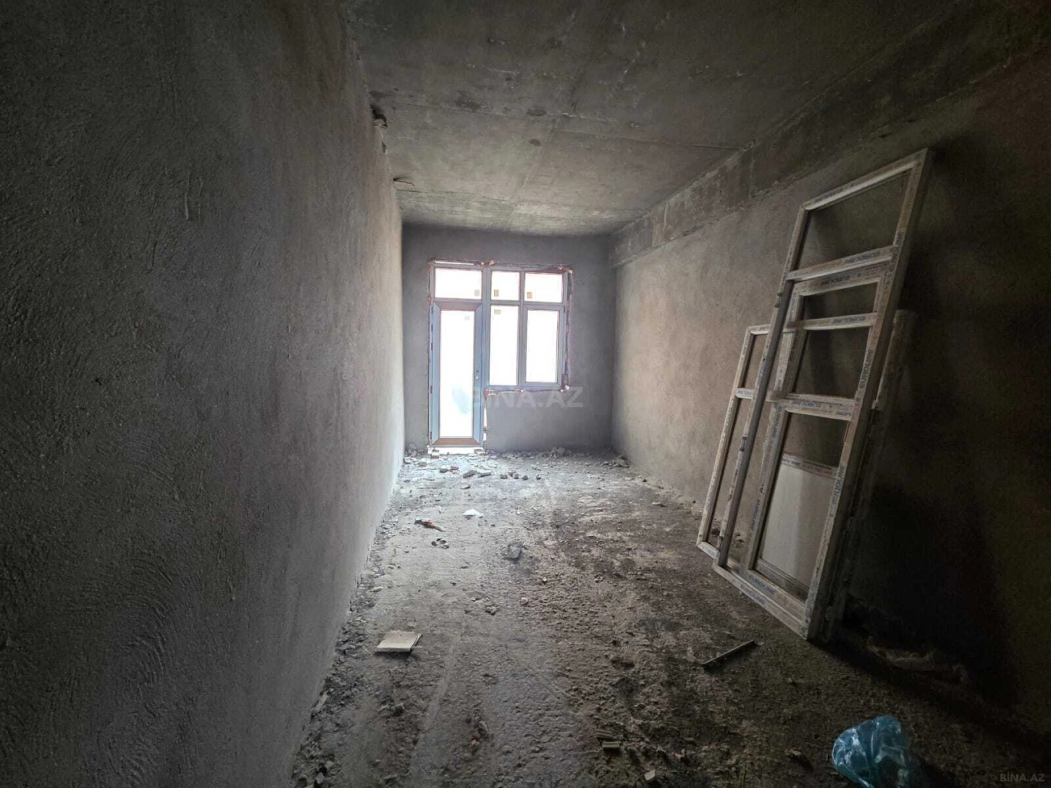 Satılır 4 otaqlı mənzil 170 m²