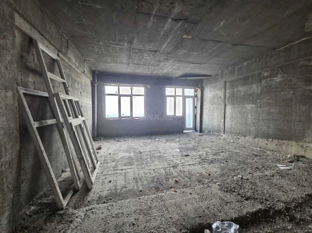 Satılır 4 otaqlı mənzil 170 m²