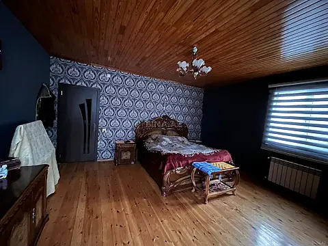 Satılır 7 otaqlı həyət evi 220 m²