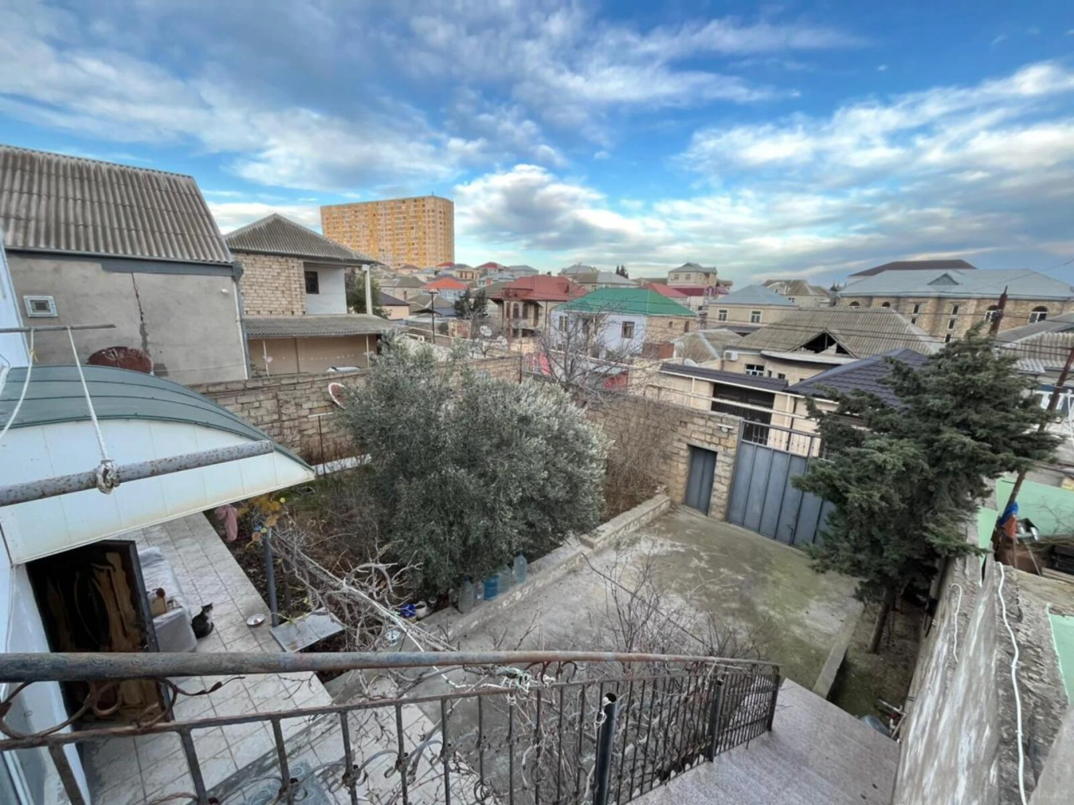 Satılır 7 otaqlı həyət evi 220 m²