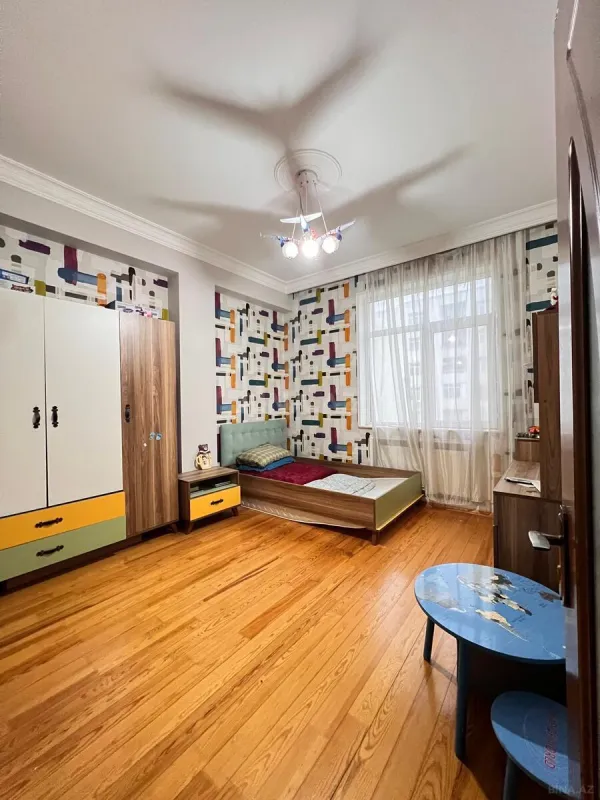 Satılır 3 otaqlı mənzil 120 m²