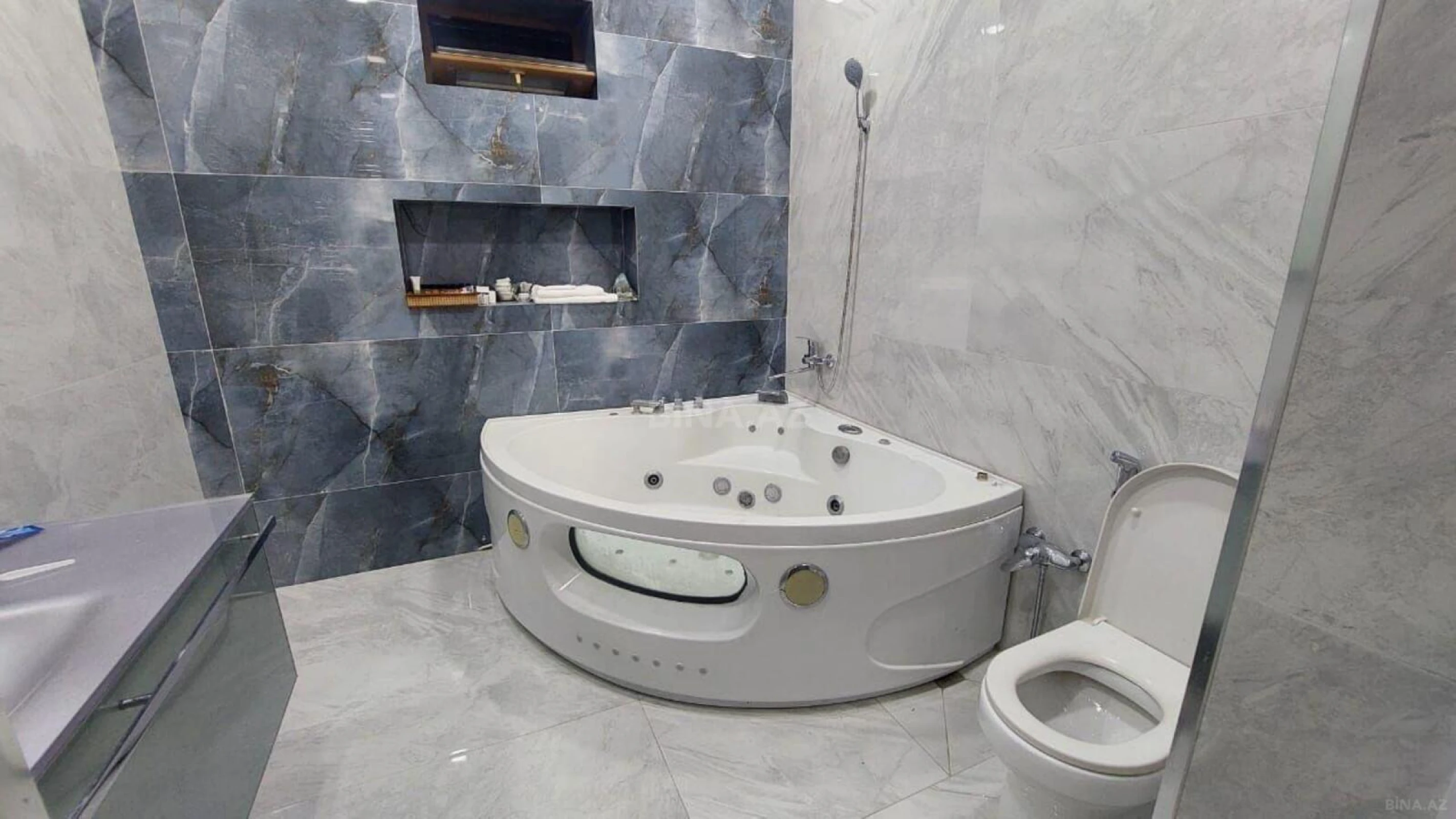 Kirayə verilir 6 otaqlı həyət evi 360 m²