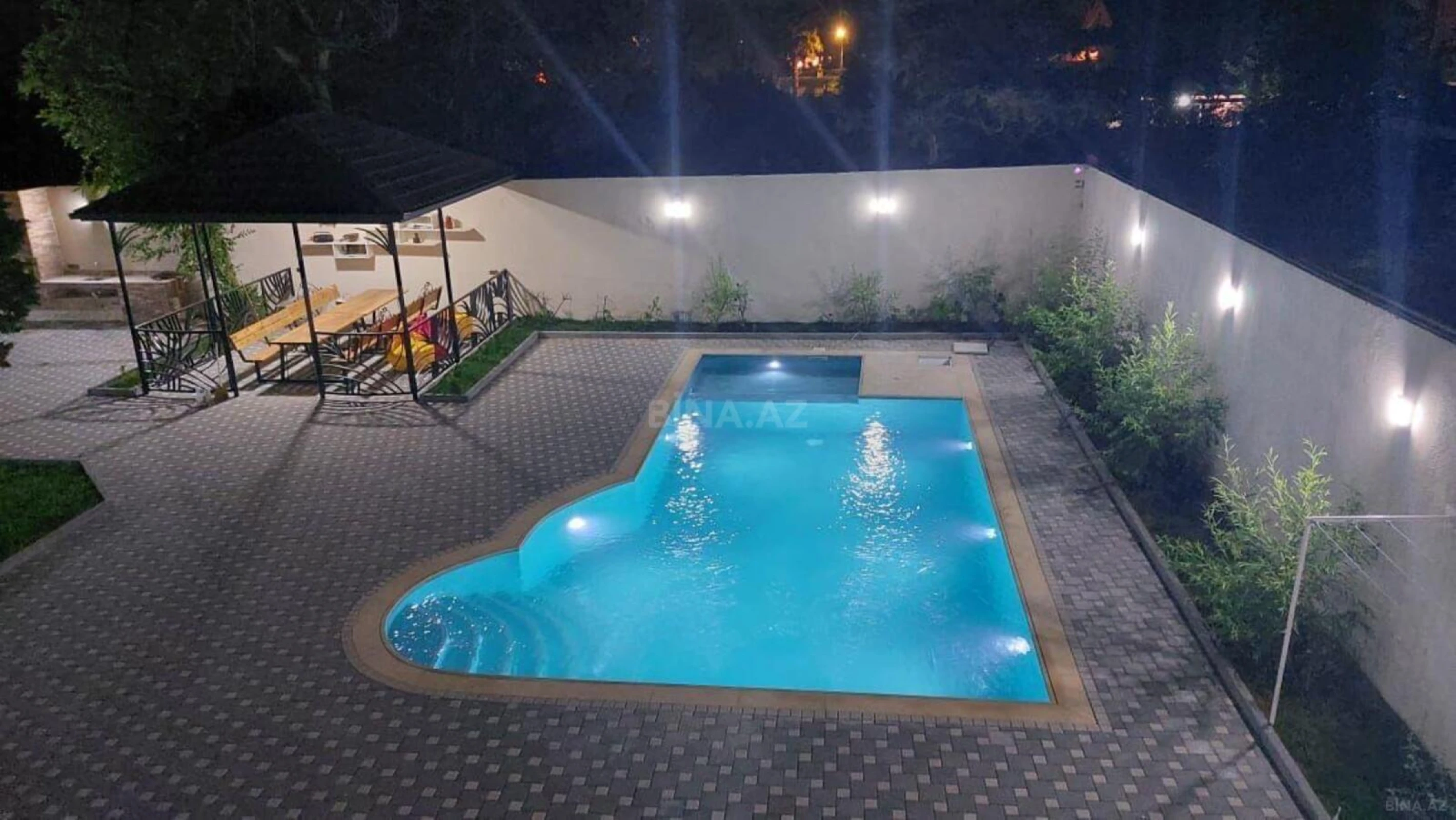 Kirayə verilir 6 otaqlı həyət evi 360 m²