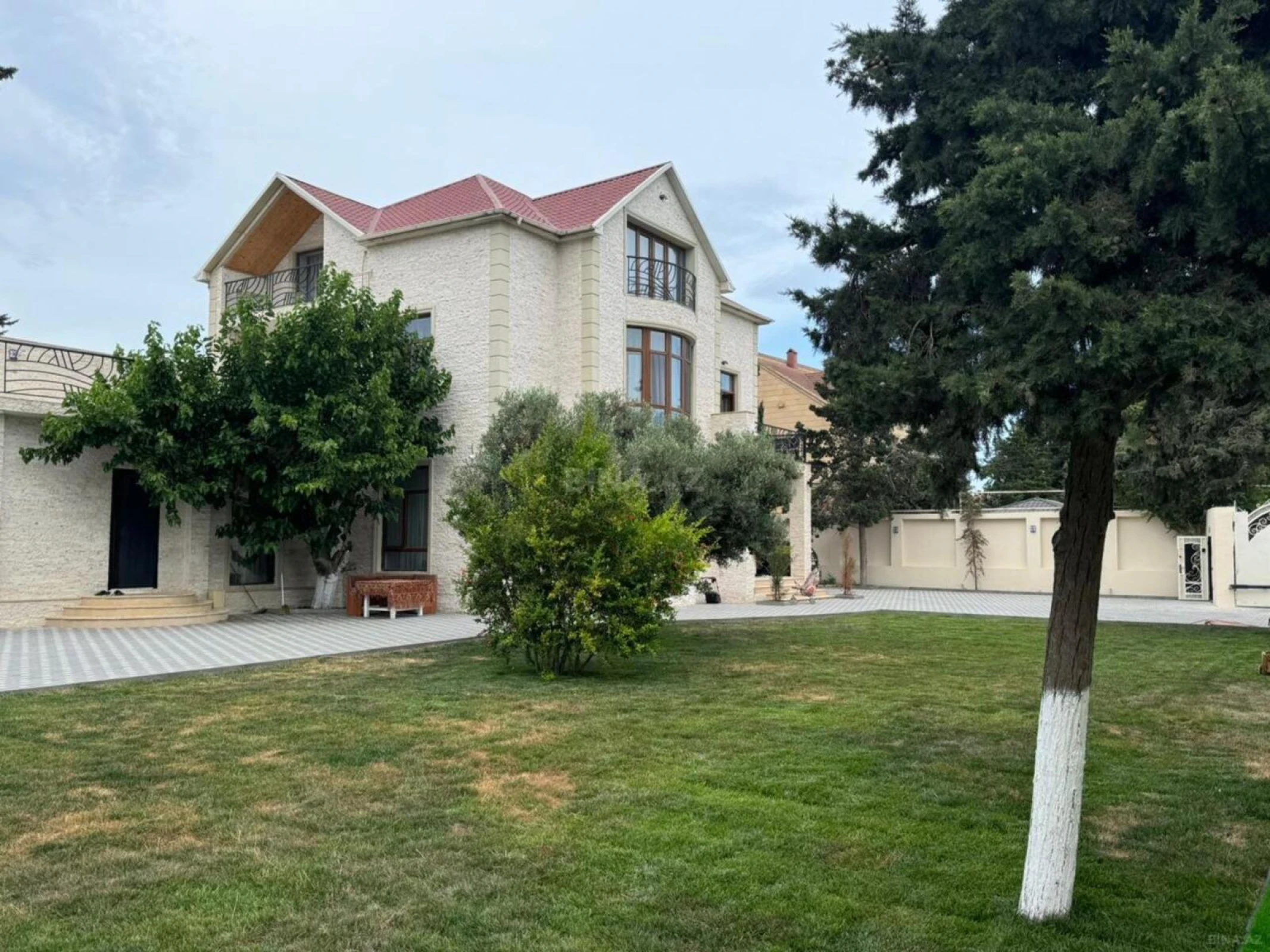 Kirayə verilir 6 otaqlı həyət evi 360 m²